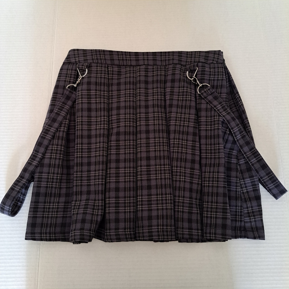 Hot Topic, size medium, Gray and black